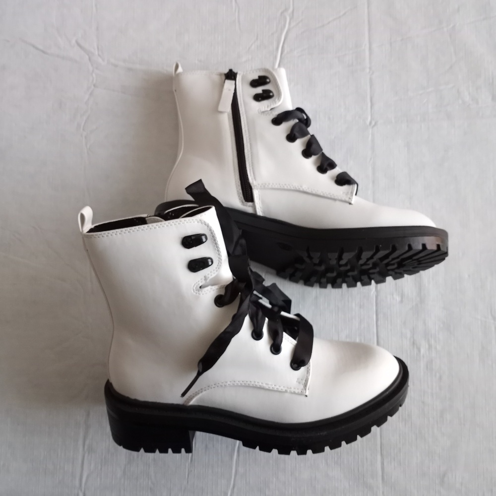 NIB Candies CONFIDENT Combat Boots WHITE HTF!